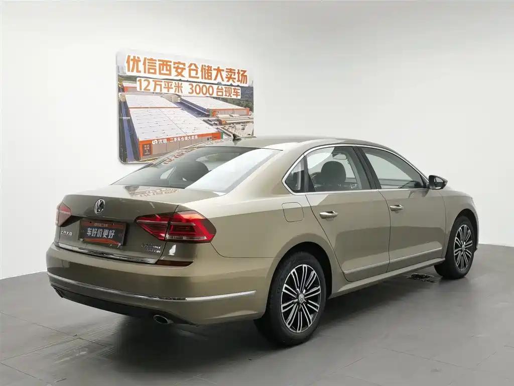 Volkswagen Passat 330TSI DSG Royal