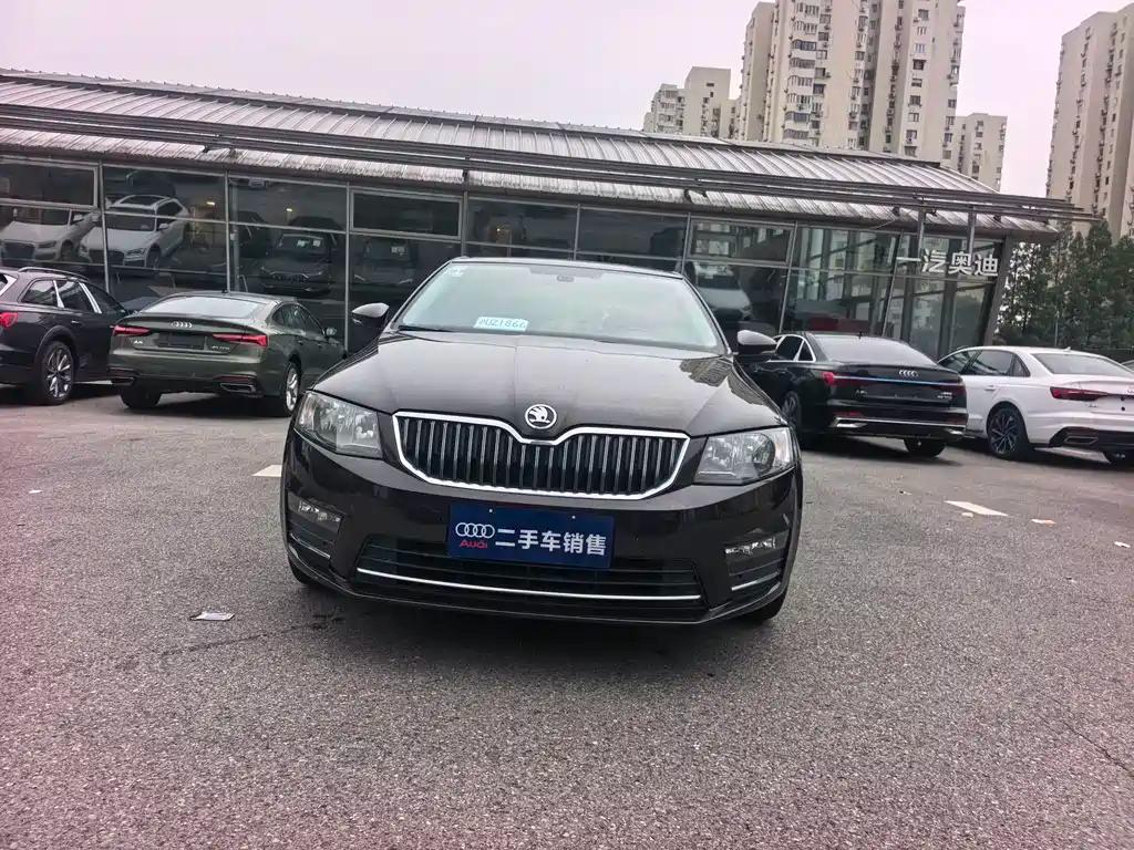 Skoda Octavia 1.6L Auto Smart Travel