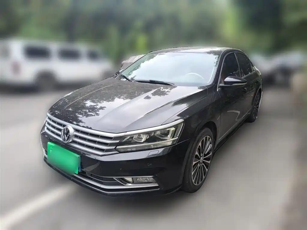 Volkswagen Passat 330TSI DSG Royal