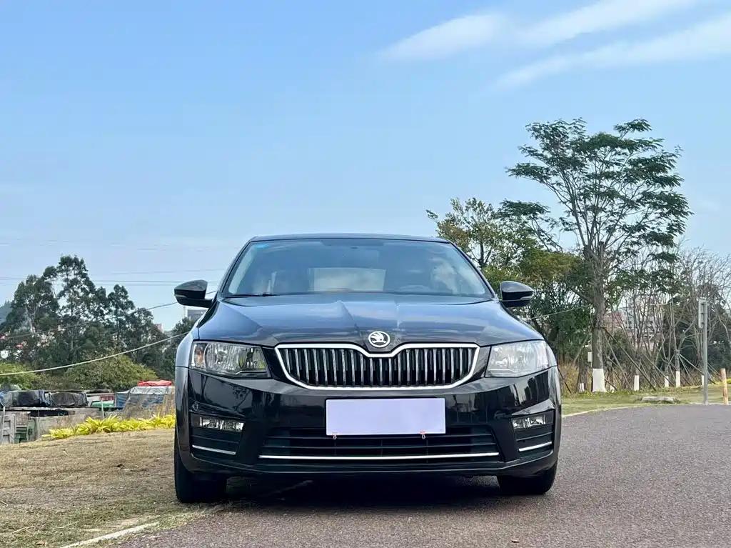 Skoda Octavia 1.6L Manual Smart Travel