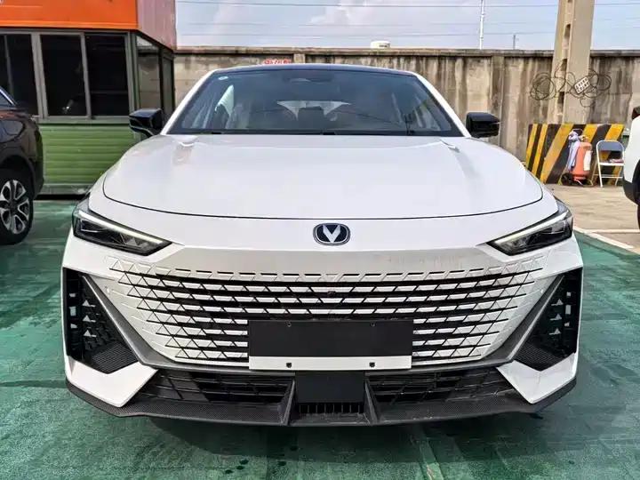 Changan UNI-V 1.5T Sport