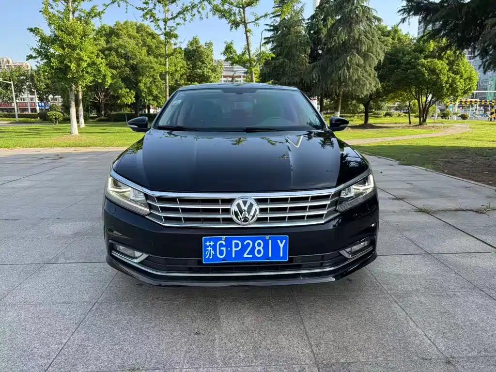 Volkswagen Passat 330TSI DSG Royal
