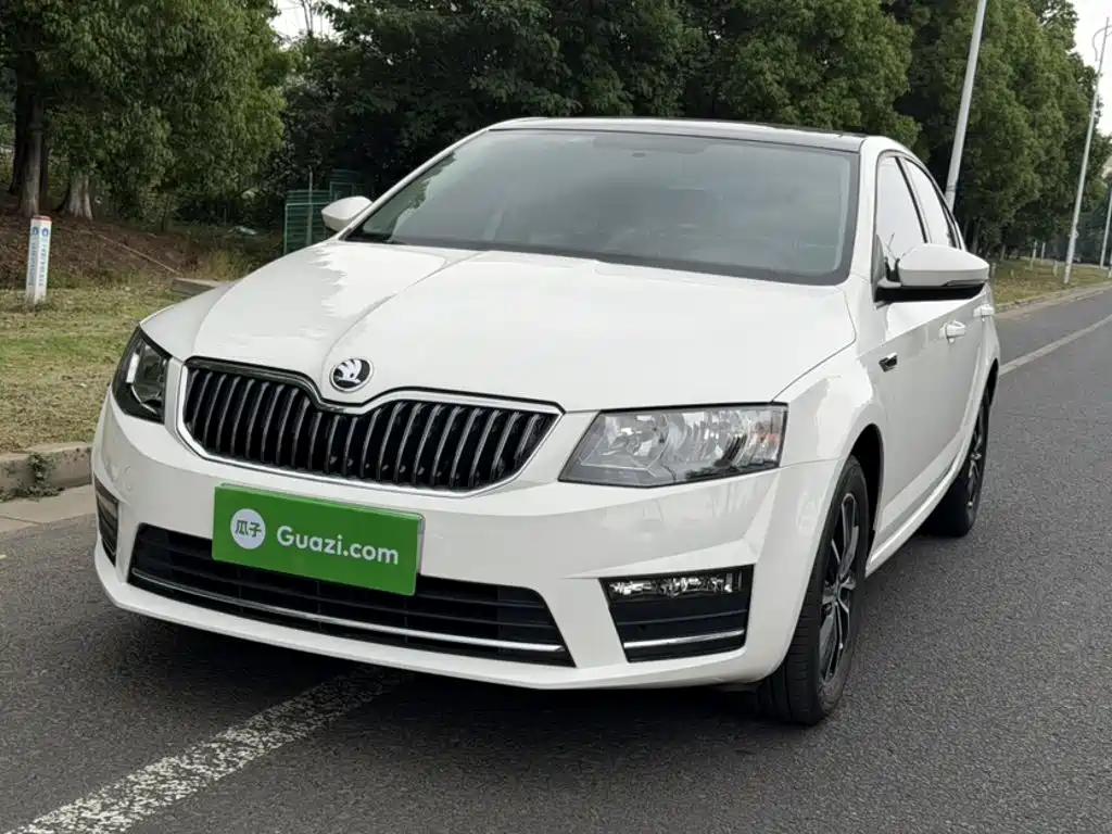 Skoda Octavia 1.6L Auto Smart Travel