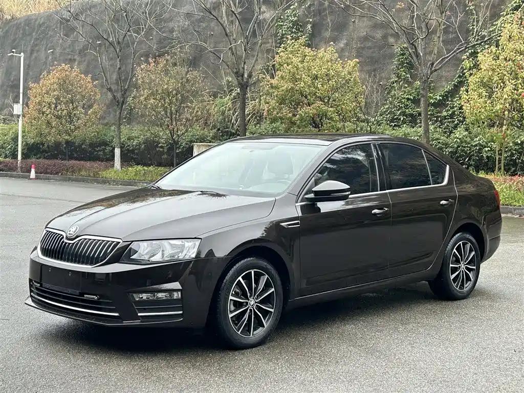 Skoda Octavia 1.6L Auto Smart Travel