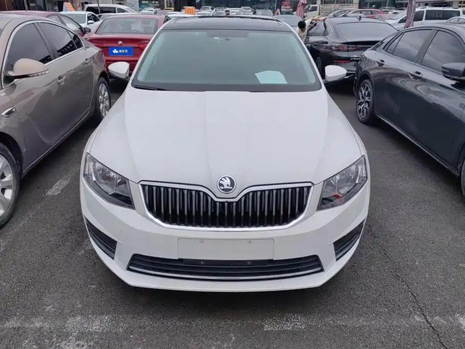 Skoda Octavia 1.6L Auto Smart Travel
