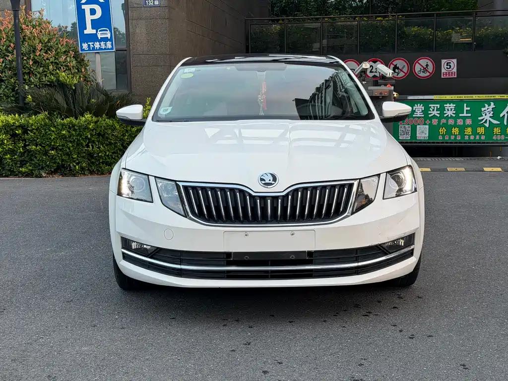 Skoda Octavia TSI230 DSG Luxury