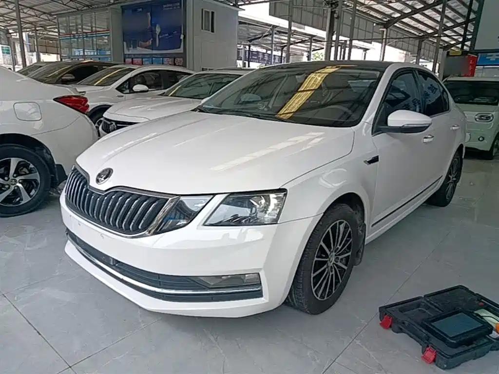 Skoda Octavia TSI230 DSG Smart Travel Luxury CN-V