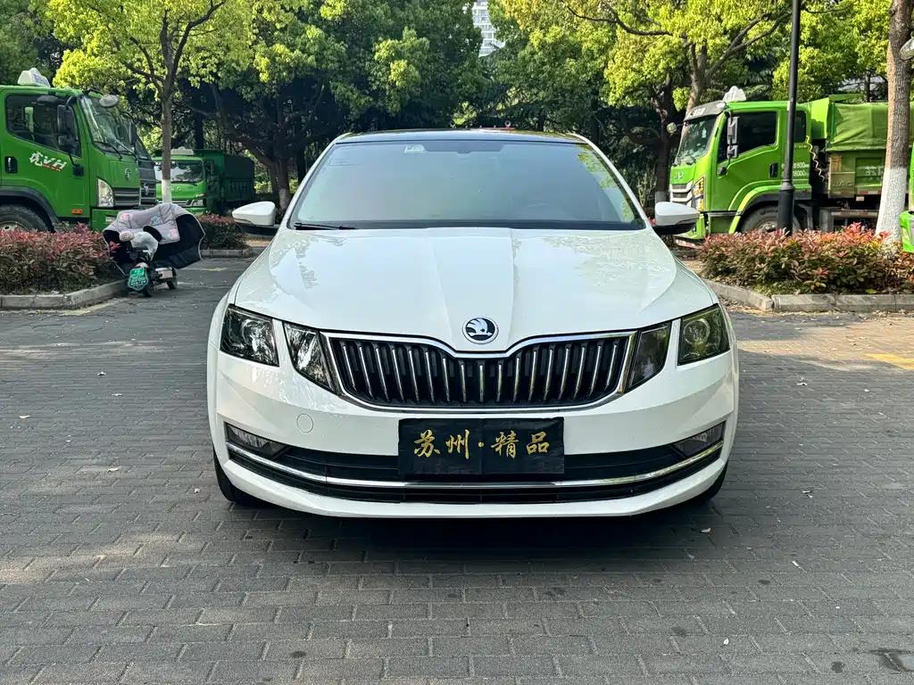 Skoda Octavia TSI230 DSG Smart Travel Luxury CN-V