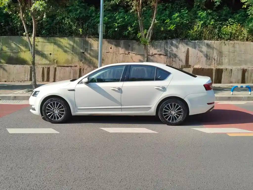 Skoda Octavia 1.5L Auto Smart Travel Luxury CN-VI
