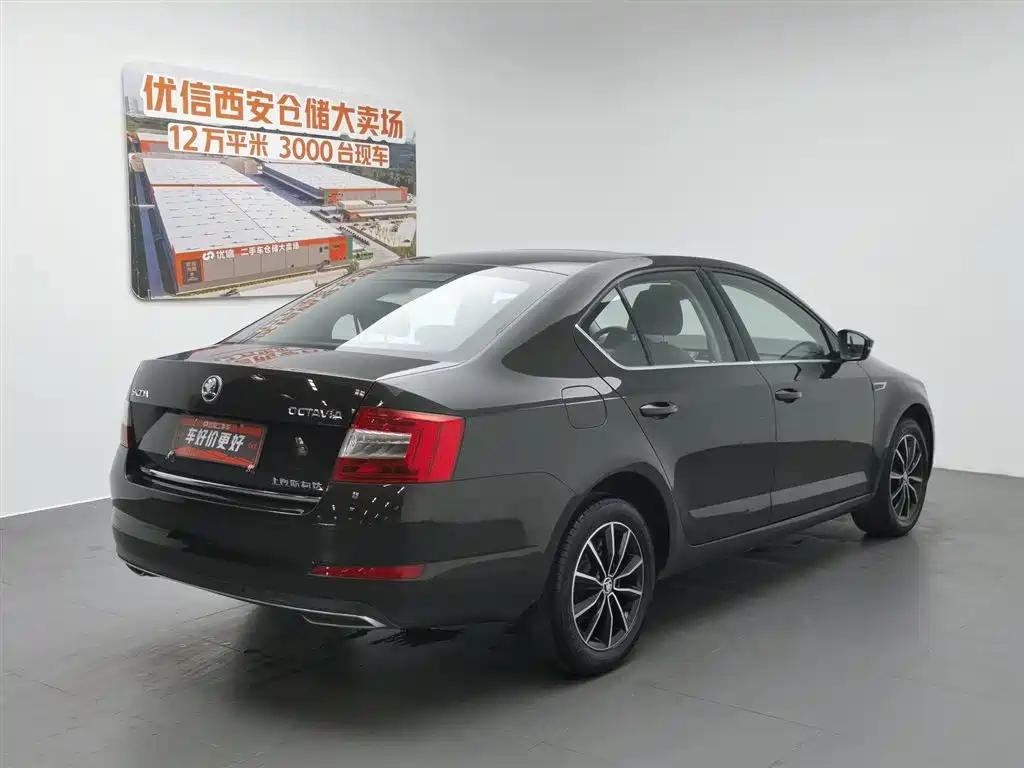 Skoda Octavia 1.6L Auto Smart Travel