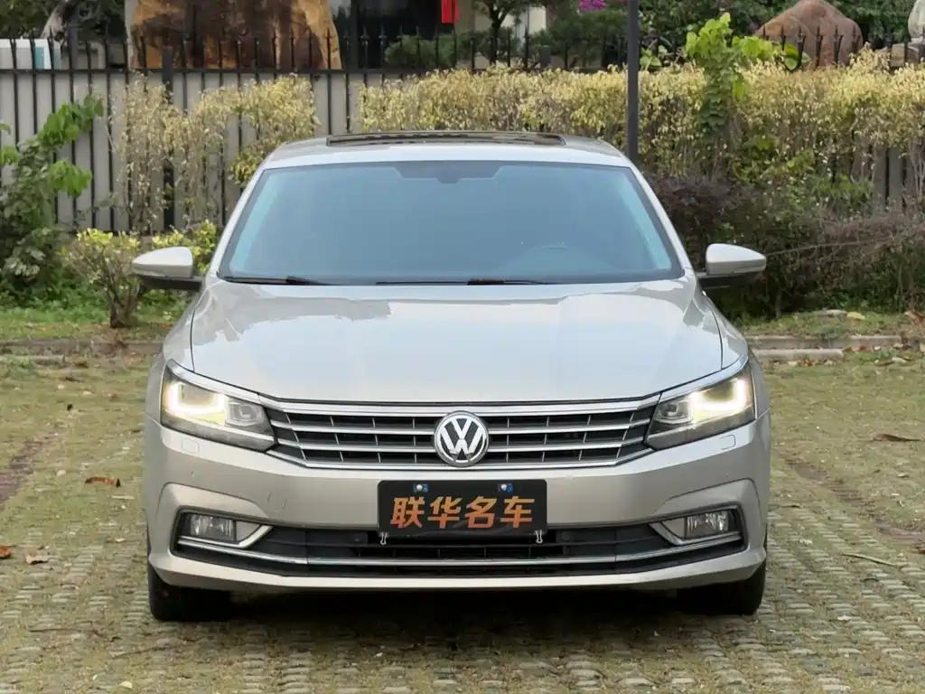 Volkswagen Passat 330TSI DSG Royal