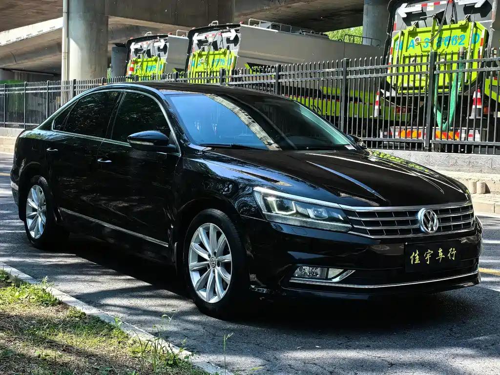 Volkswagen Passat 330TSI DSG Royal