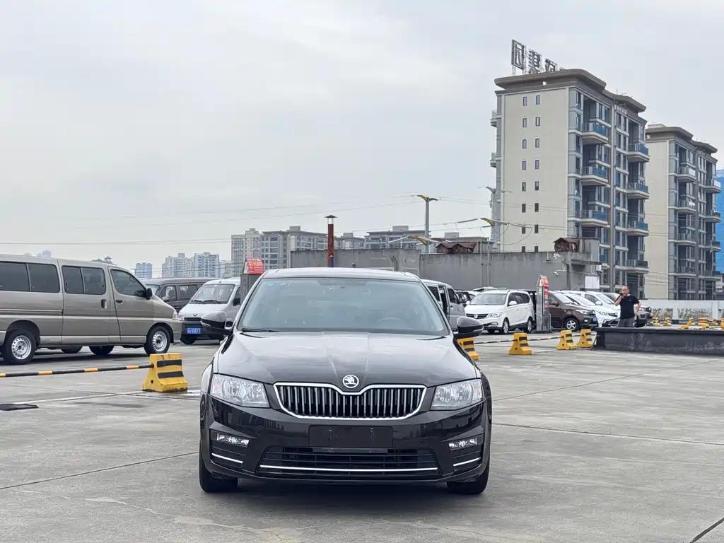 Skoda Octavia 1.6L Auto Smart Travel
