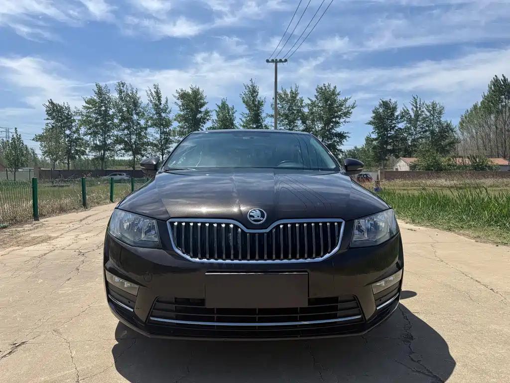 Skoda Octavia 1.6L Auto Smart Travel