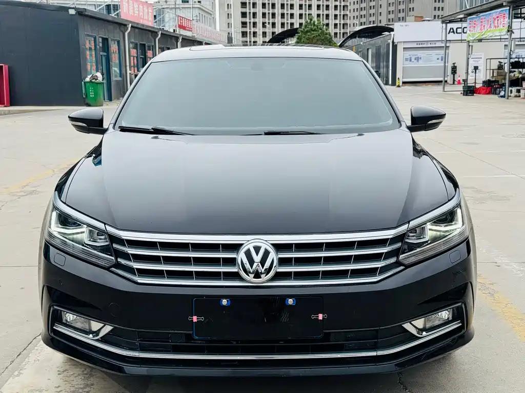 Volkswagen Passat 330TSI DSG Royal