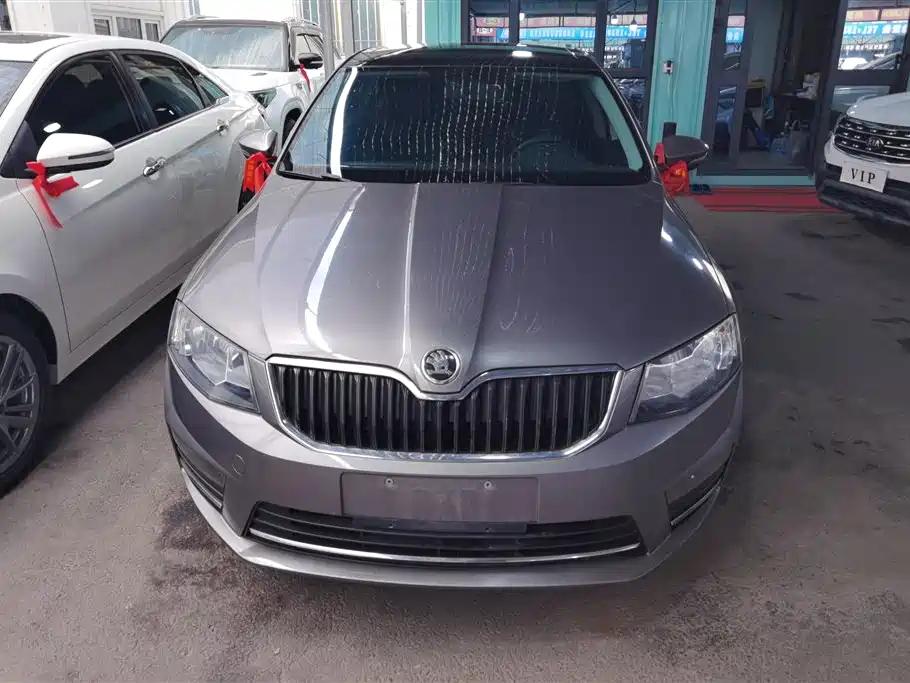 Skoda Octavia 1.6L Auto Smart Travel