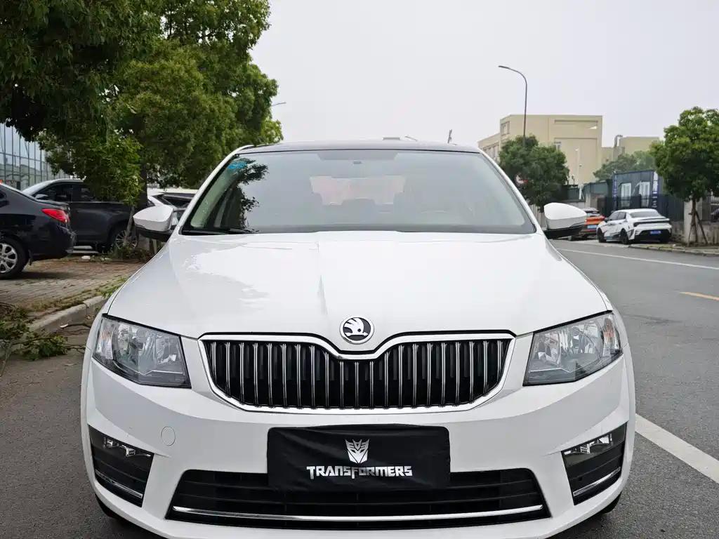 Skoda Octavia 1.6L Auto Smart Travel