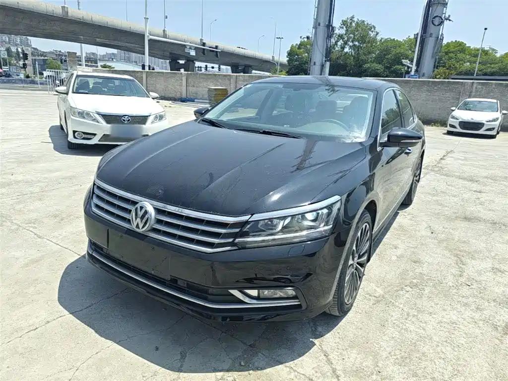 Volkswagen Passat 330TSI DSG Royal