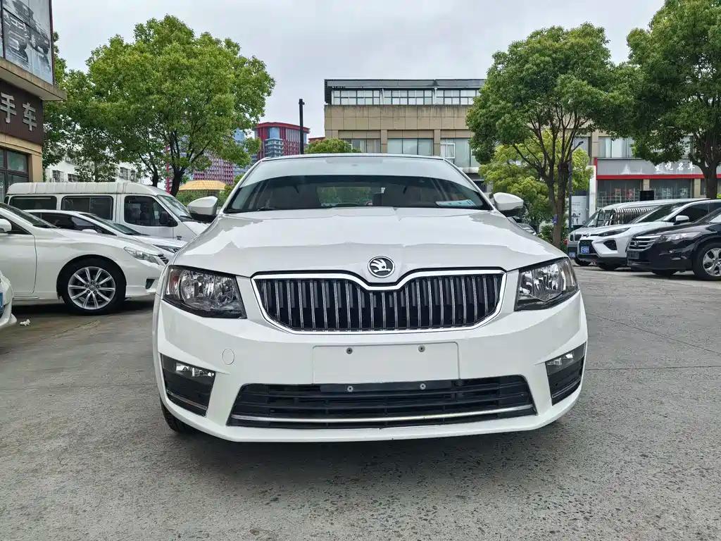 Skoda Octavia 1.6L Auto Smart Travel