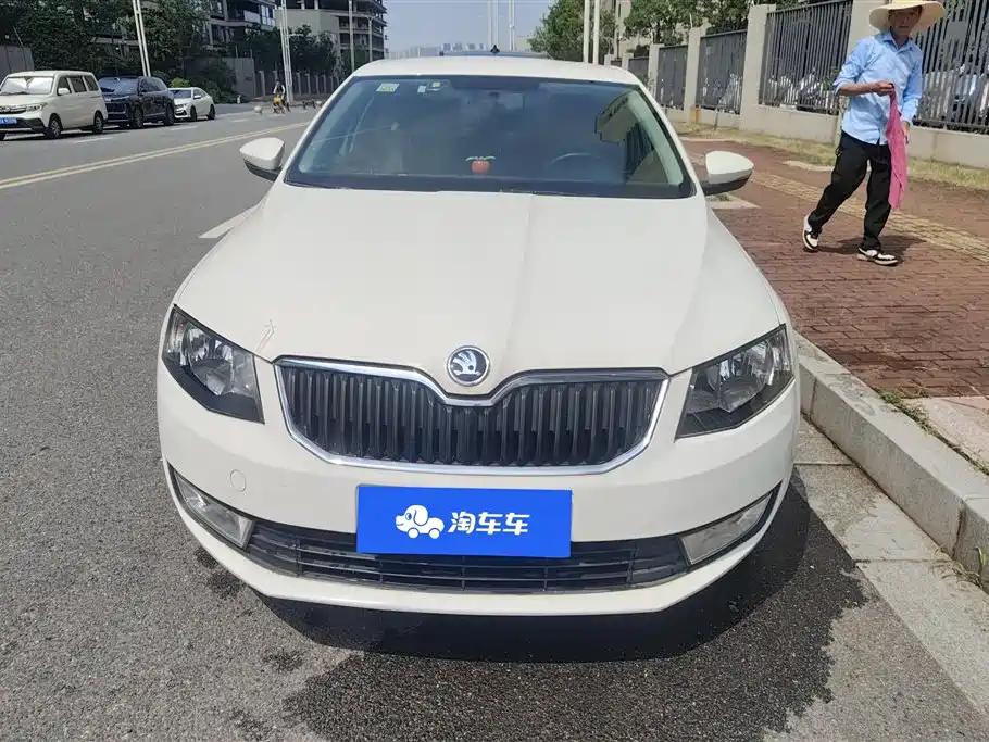 Skoda Octavia 2015 1.6L Автомат