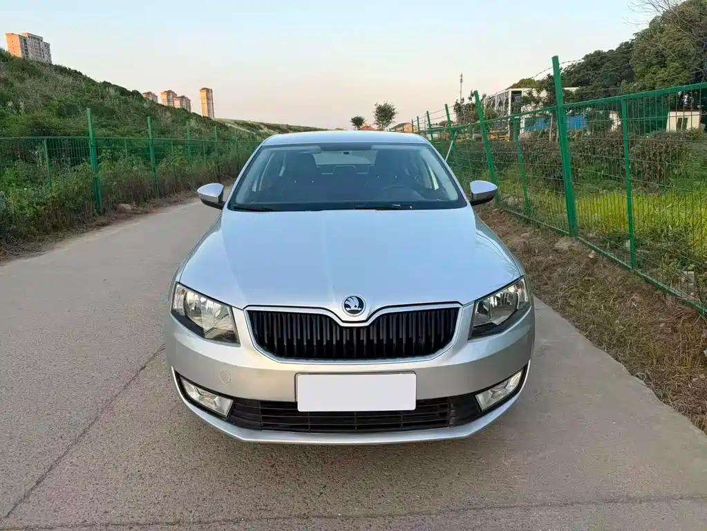 Skoda Octavia 2015 1.6L Автомат