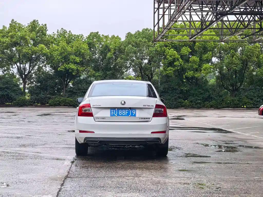 Skoda Octavia TSI280 DSG Smart Travel