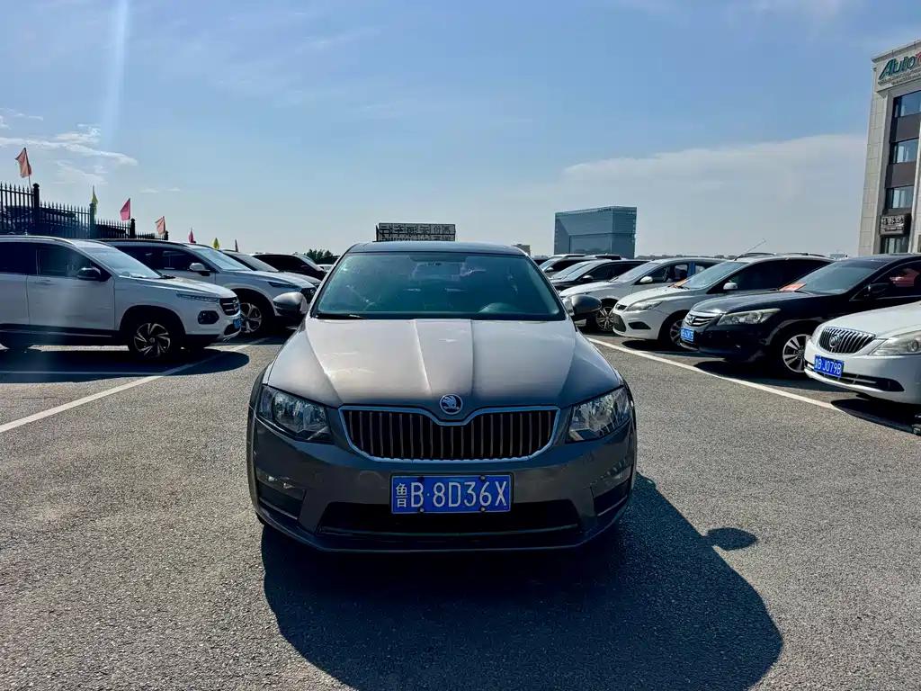 Skoda Octavia 1.6L Auto Smart Travel