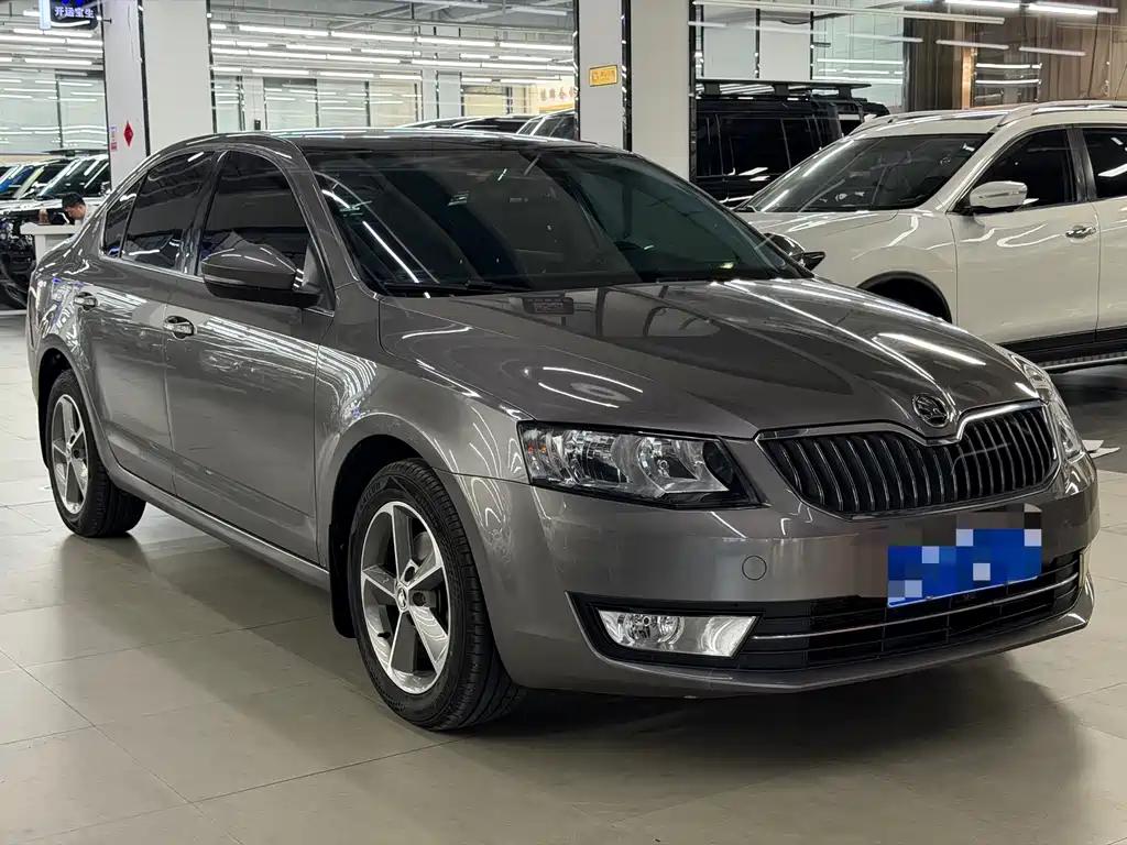 Skoda Octavia 1.6L Auto Smart Travel