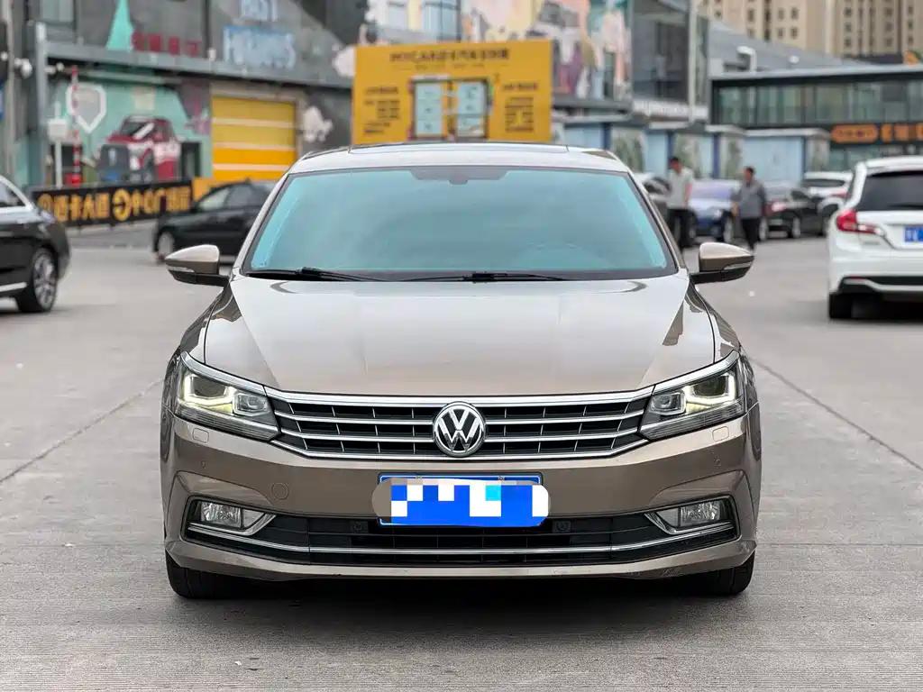 Volkswagen Passat 330TSI DSG Royal