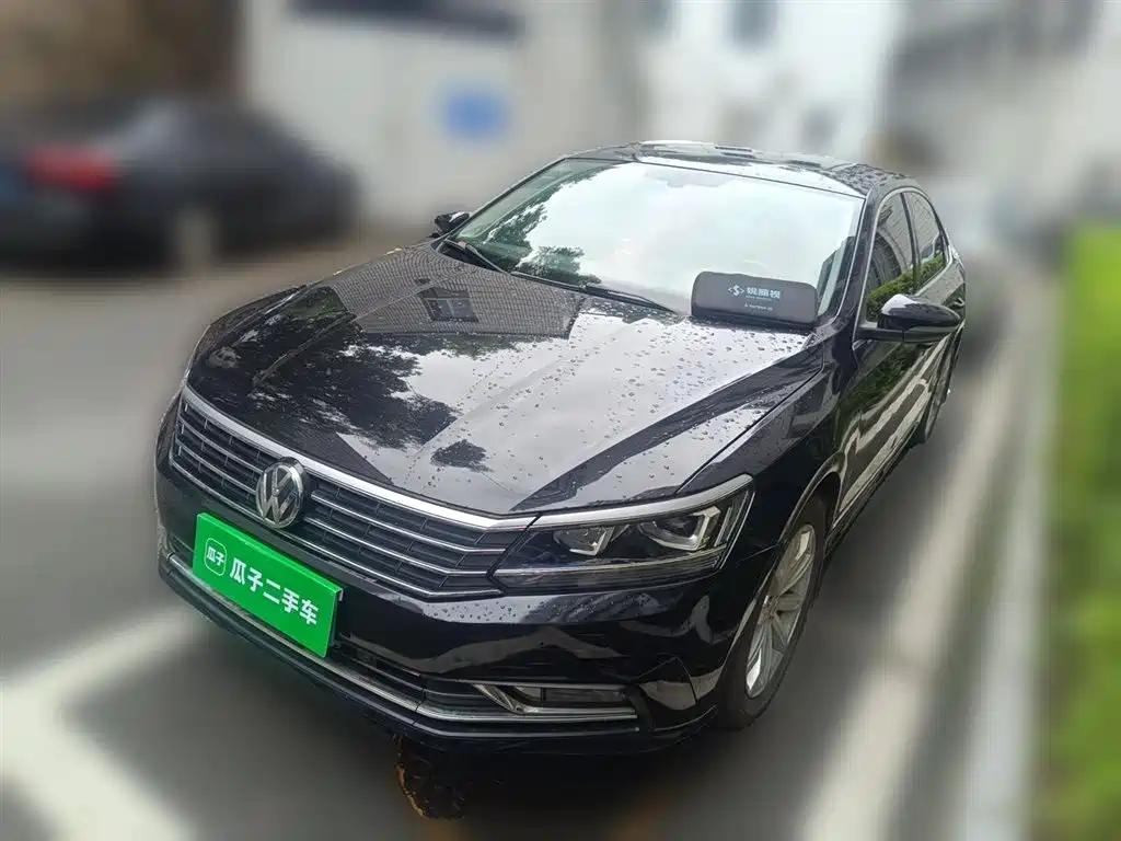 Volkswagen Passat 330TSI DSG Honored