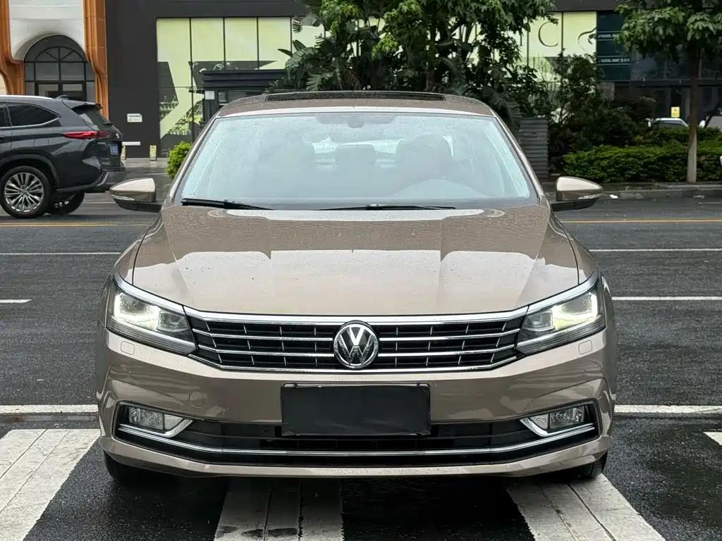 Volkswagen Passat 330TSI DSG Royal
