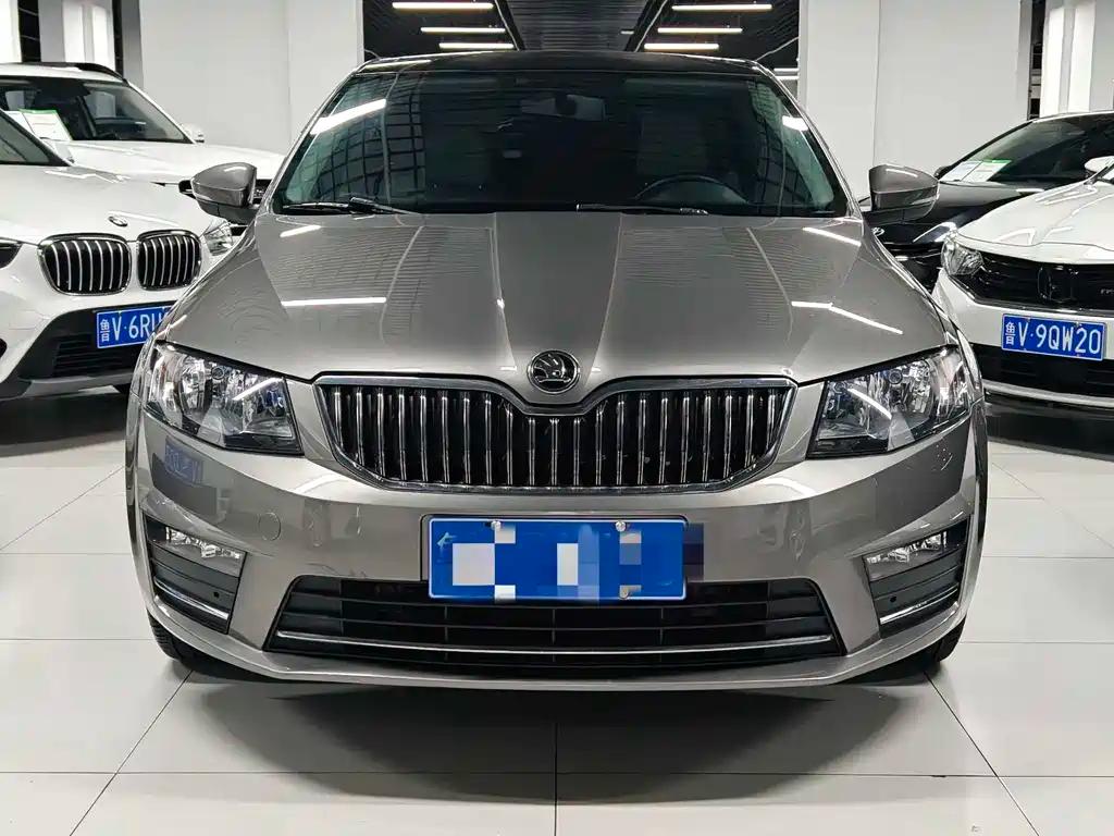 Skoda Octavia 1.6L Auto Smart Travel