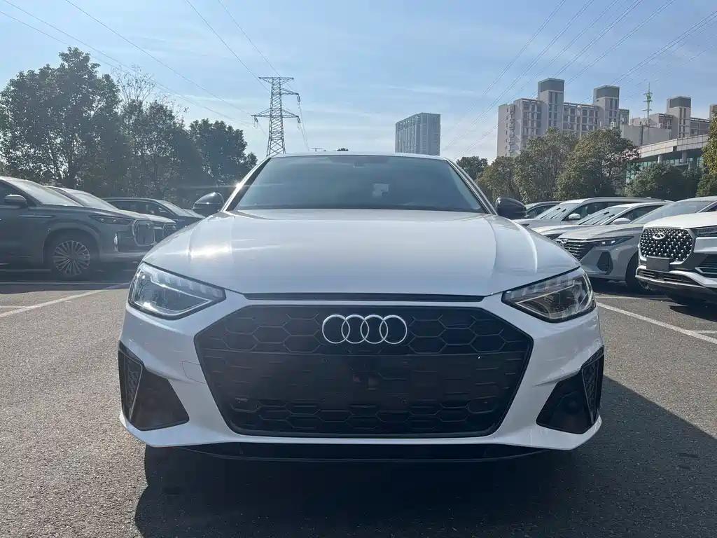 Audi A4L 40 TFSI Luxury Dynamic