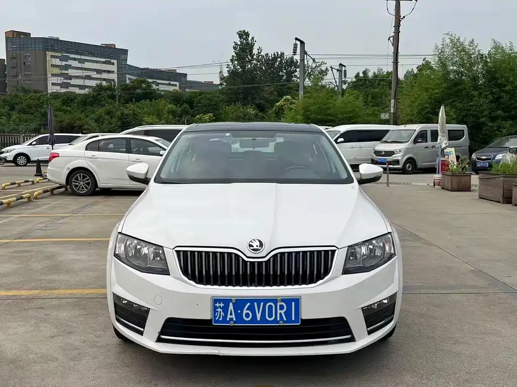 Skoda Octavia 1.6L Auto Smart Travel